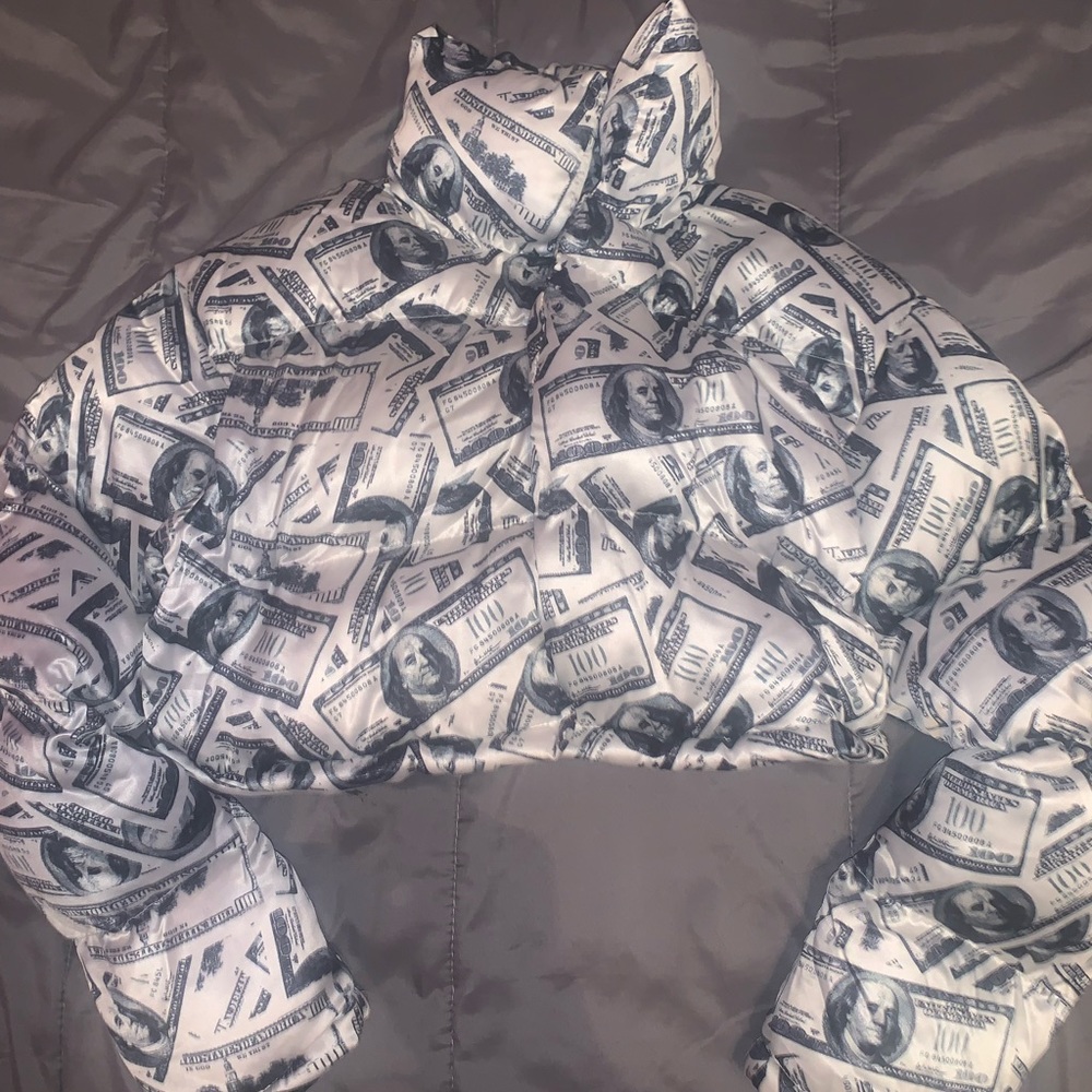 money cropped puffer coat 💵